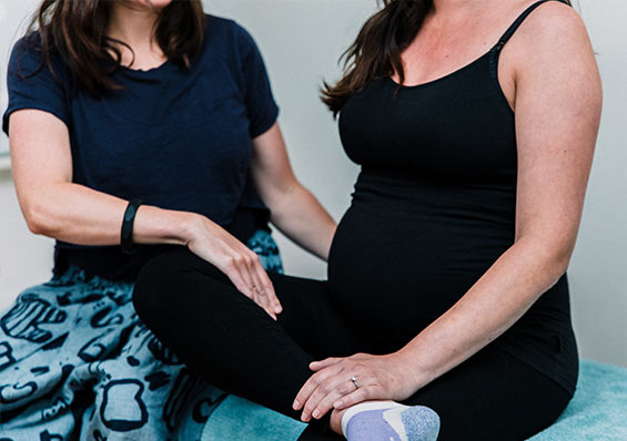 Melbourne osteopath for pregnancy performing assessment